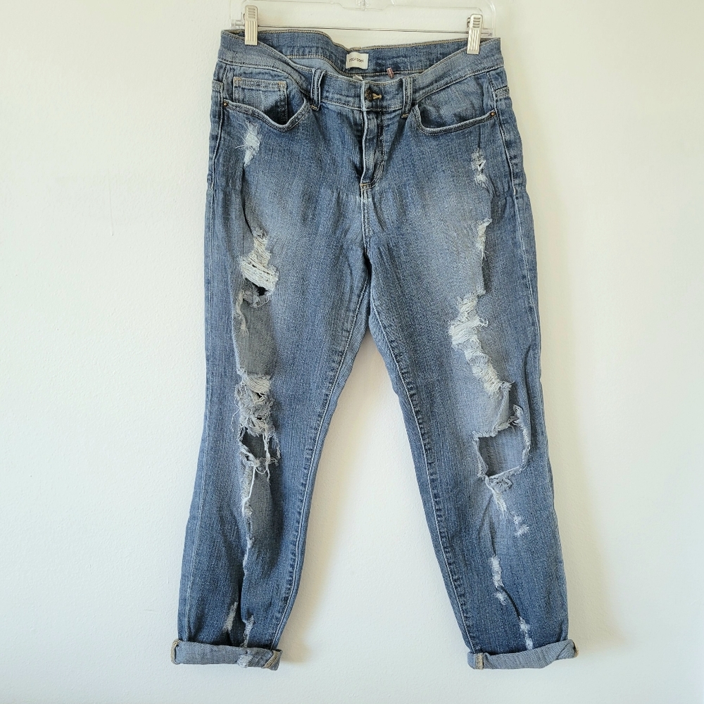 Sneakpeek Distressed Jeans